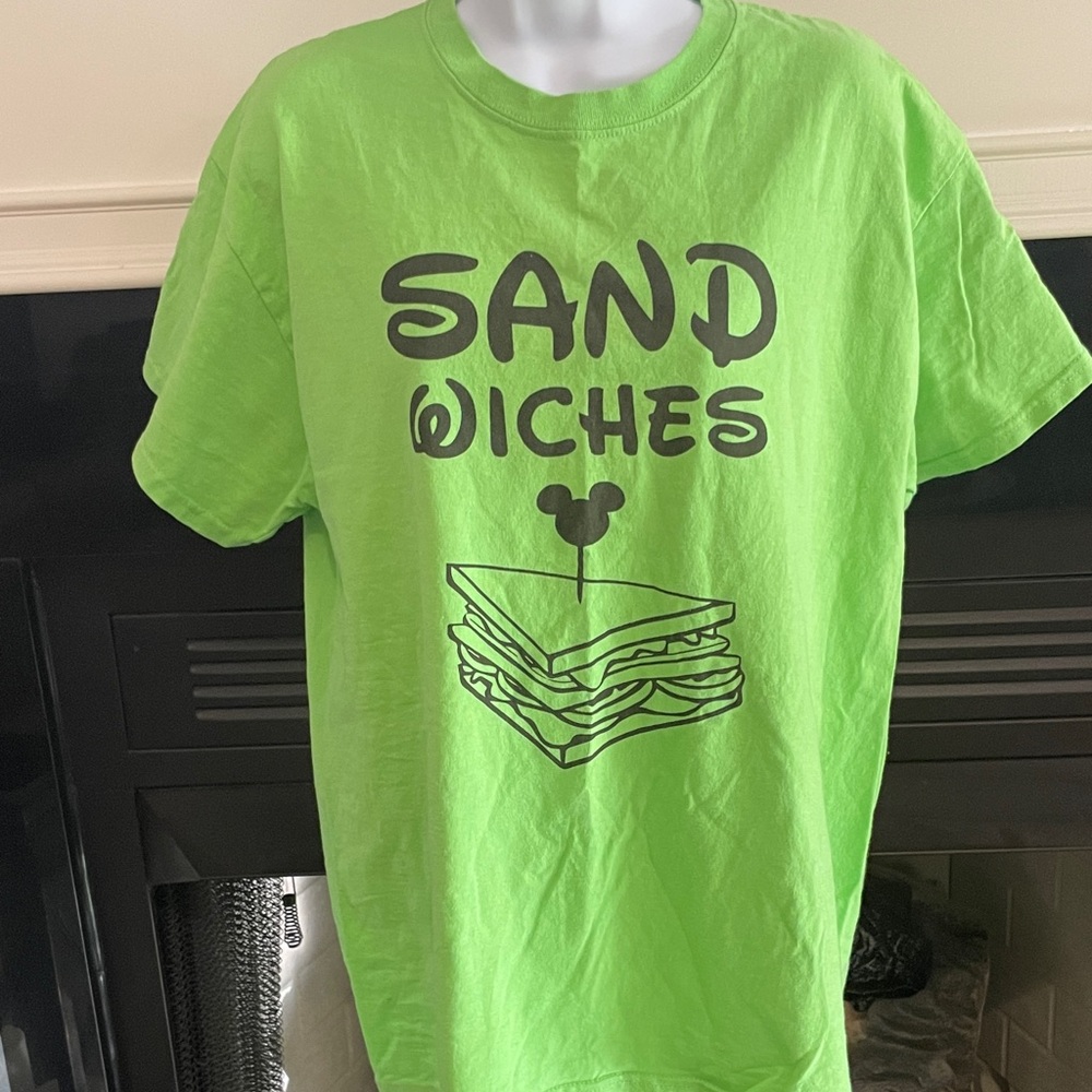 Gildan Disney inspired Short Sleeve Graphic Tee, size L